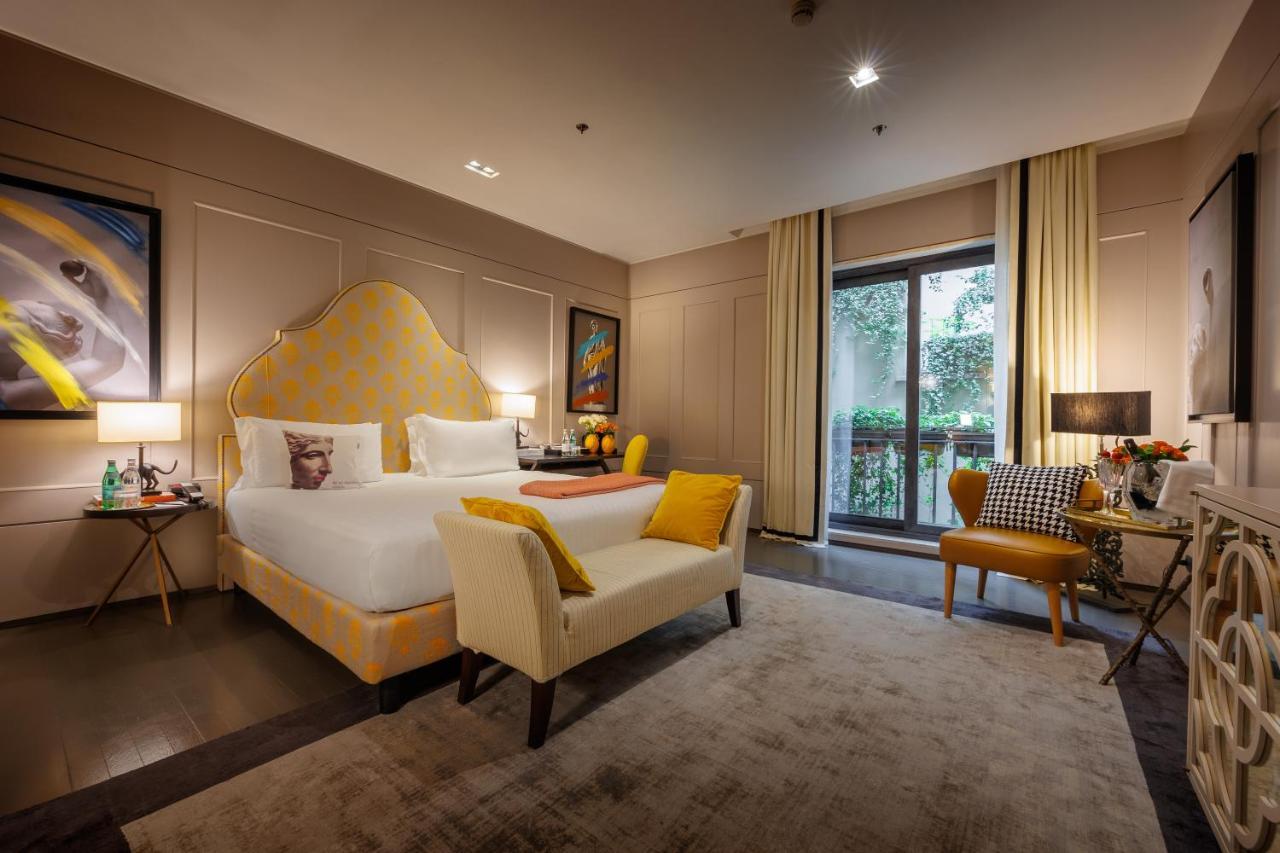 Singer Palace 5*