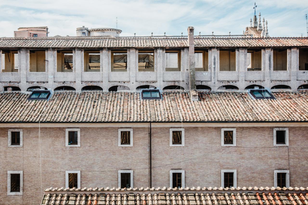 Singer Palace Rome
